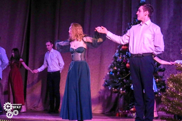 Студенческий клуб с радостью приглашает вас на новогодний бал!