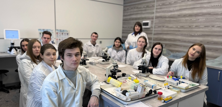 Наши студенты осваивают лабораторные методы исследования!