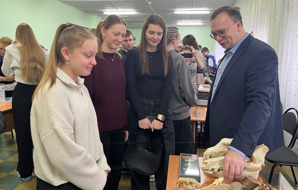 Сегодня в Центре детского творчества города Фурманов прошла профориентационная встреча для школьников.