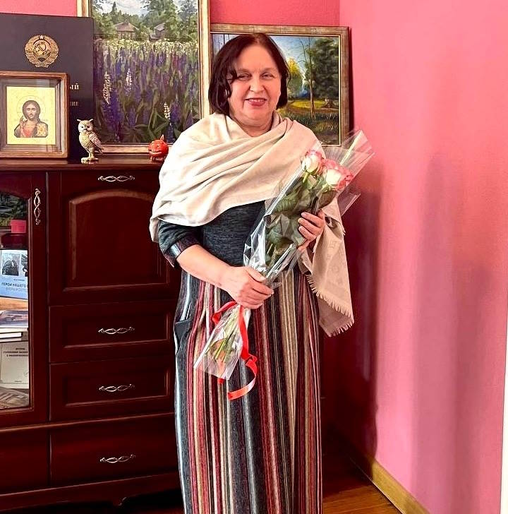  Сегодня день рождения у заведующей библиотекой Верхневолжского ГАУ — Долговой Елены Александровны!