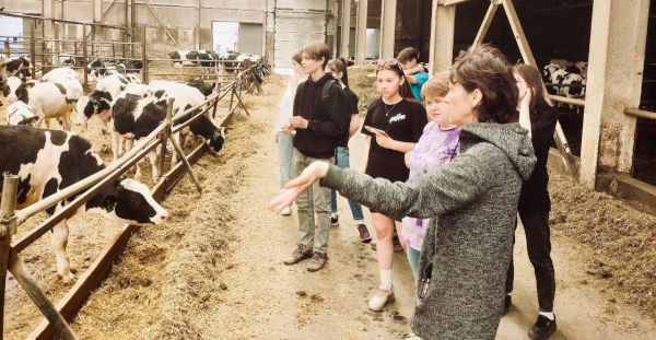 В рамках проекта "Агроклассы" ученики Китовской средней школы посетили ООО РХ "Родина"