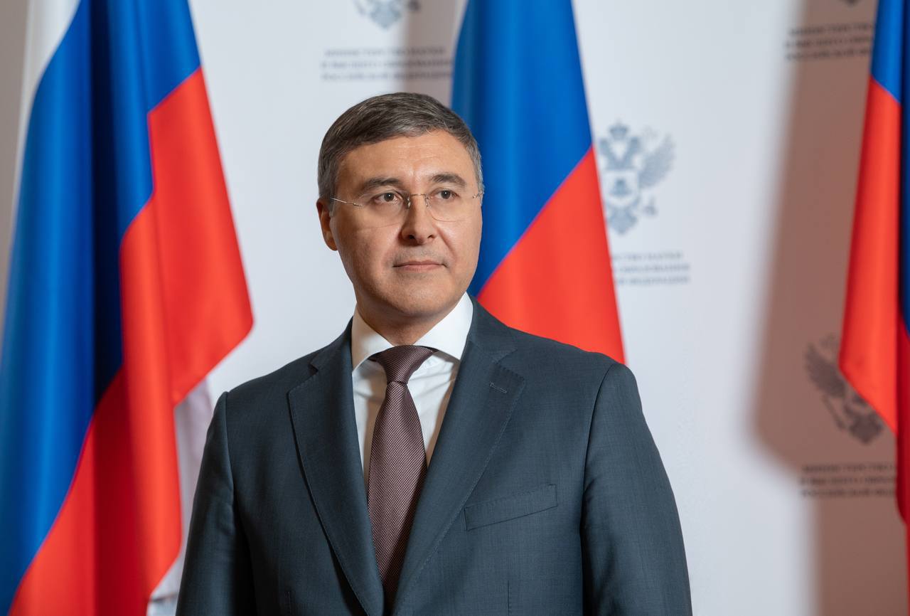 Поздравление главы Минобрнауки России Валерия Фалькова с Днем России!