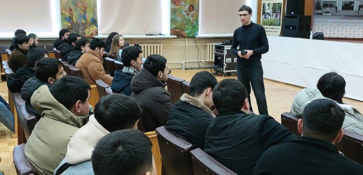 Заместитель начальника отдела Управления по контролю за оборотом наркотиков Юрий Александрович Крупин провел встречу со студентами университета!