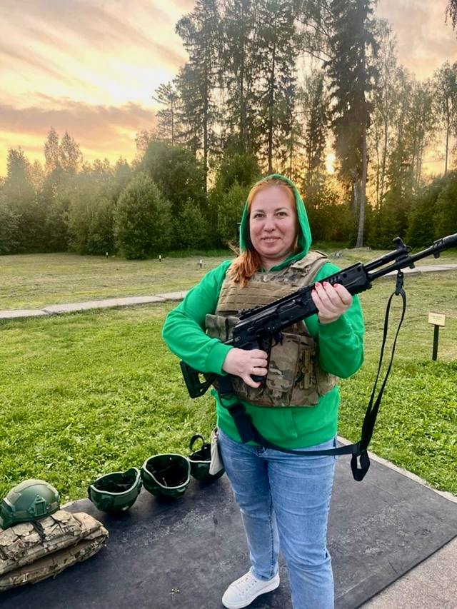 Наш ректор освоила навыки стрельбы из легендарного автомата Калашникова и пистолета Ярыгина!