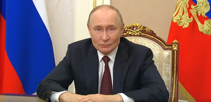 Президент поздравил педагогов России с Днем учителя!