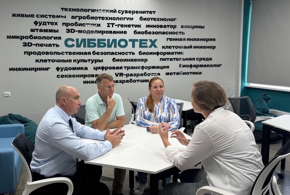 Ректор Екатерина Малиновская приняла участие в Международном форуме «ТЕХНОПРОМ 2025»!