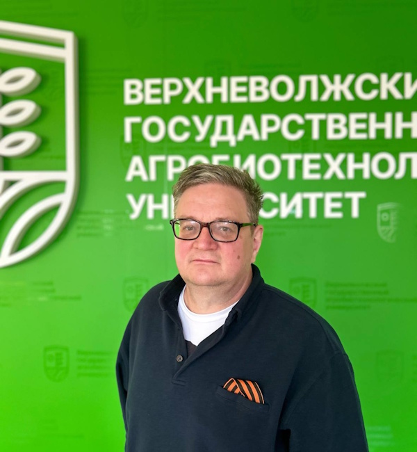 Поздравляем с Днем рождения заведующего кафедрой зооинженерии, кандидата сельскохозяйственных наук, доцента — Колганова Алексея Евгеньевича!